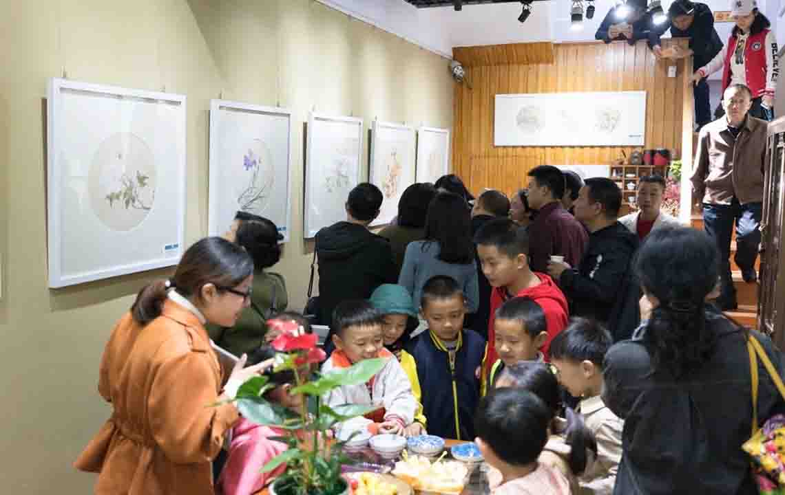 流动展厅| 丹青之旅-钟明花鸟画作品展现场